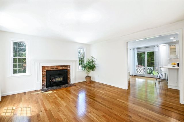 1 Moody Dr, Sandwich, MA 02563