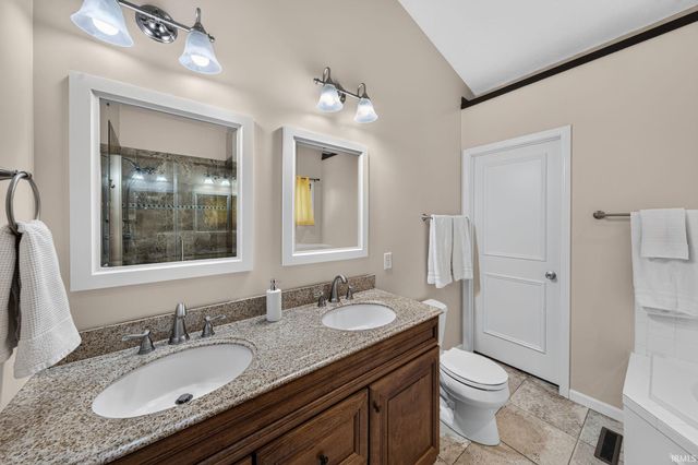 58565 Heather Pointe Drive, Osceola, IN 46561