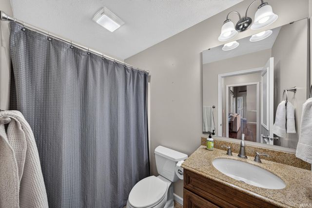 58565 Heather Pointe Drive, Osceola, IN 46561