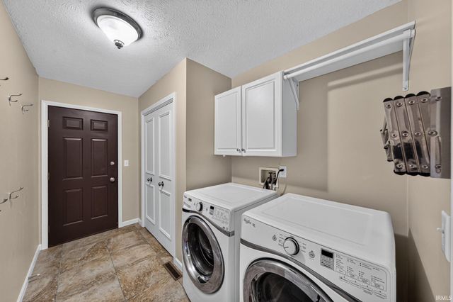 58565 Heather Pointe Drive, Osceola, IN 46561