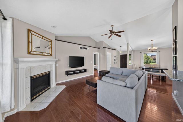 58565 Heather Pointe Drive, Osceola, IN 46561