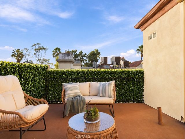 7122 La Tijera Boulevard H201, Los Angeles, CA 90045