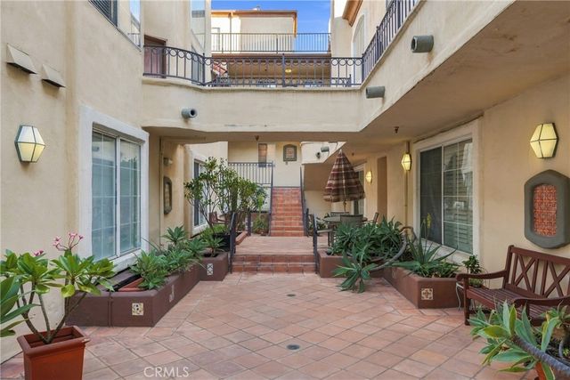 7122 La Tijera Boulevard H201, Los Angeles, CA 90045