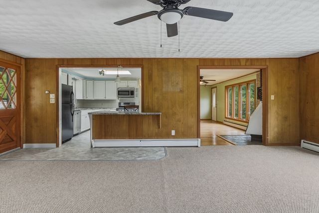 52 Kendall St, Granby, MA 01033