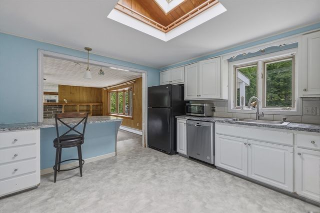 52 Kendall St, Granby, MA 01033