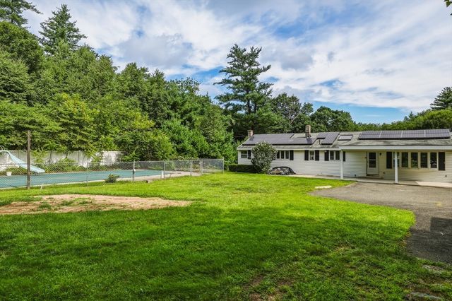 52 Kendall St, Granby, MA 01033