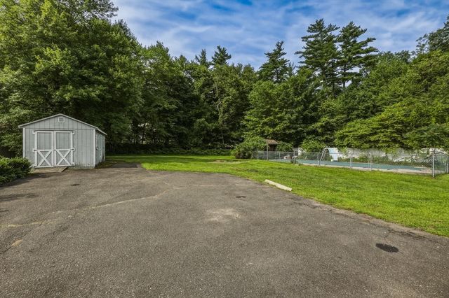 52 Kendall St, Granby, MA 01033