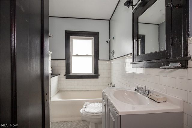 1868-1870 Lampson Road, East Cleveland, OH 44112