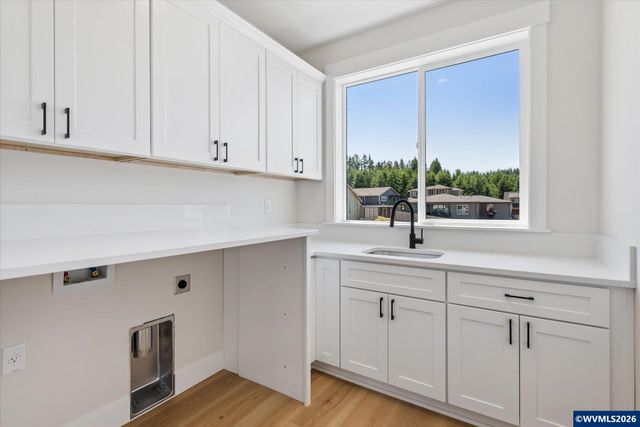 769 Riley Dr, Silverton, OR 97381