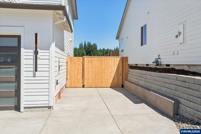 769 Riley Dr, Silverton, OR 97381