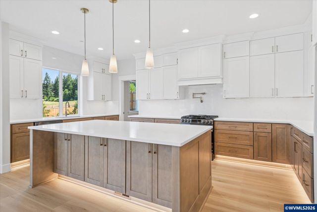 769 Riley Dr, Silverton, OR 97381