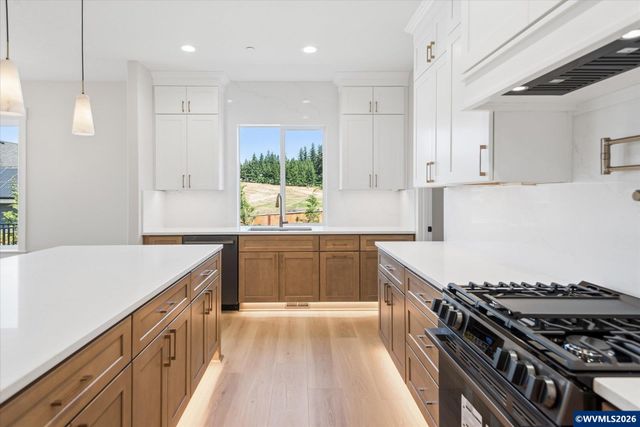 769 Riley Dr, Silverton, OR 97381