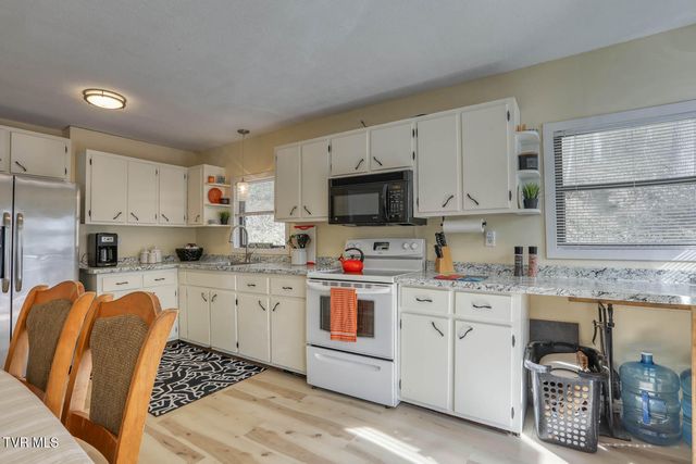 7300 Snake Hollow Road, Sneedville, TN 37869