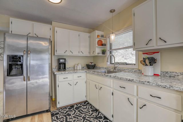 7300 Snake Hollow Road, Sneedville, TN 37869