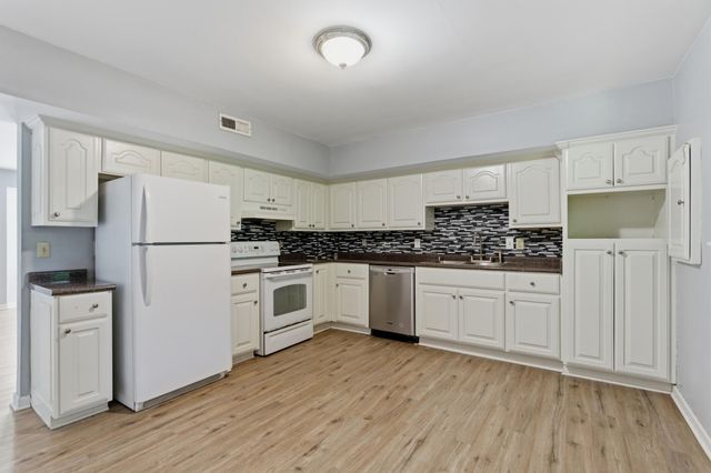 1215 Timber Valley Dr, Nashville, TN 37214