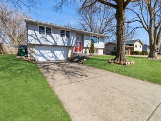3215 Sylvania Drive, West Des Moines, IA 50266