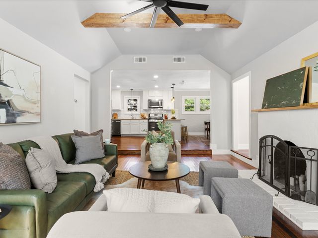 4039 El Campo Avenue, Fort Worth, TX 76107