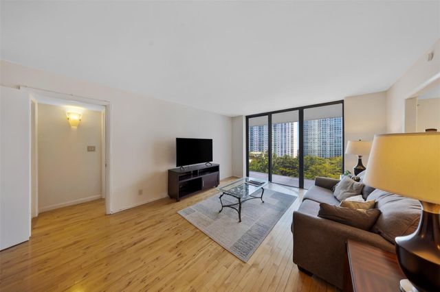 18181 NE 31st Court 804, Aventura, FL 33160
