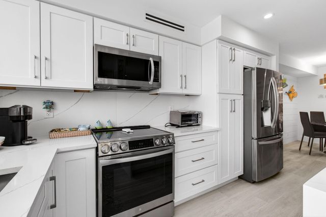 1236 Hillsboro Mile Hillsboro Mile 406, Hillsboro Beach, FL 33062