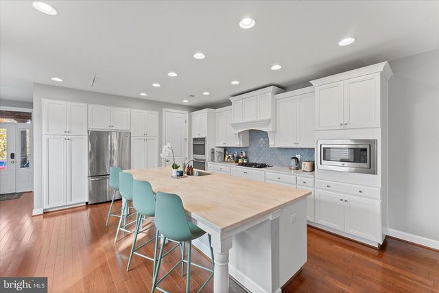 20433 SAVIN HILL DR, Ashburn, VA 20147