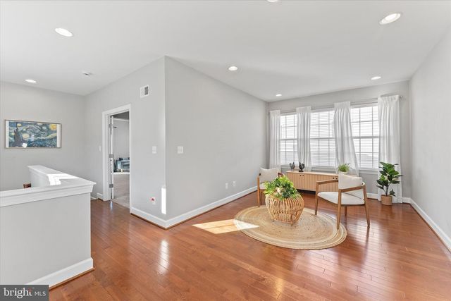 20433 SAVIN HILL DR, Ashburn, VA 20147