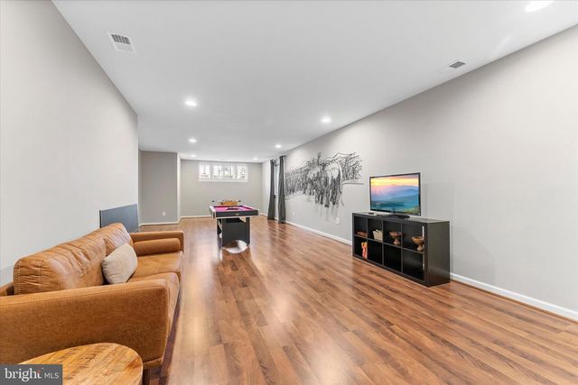 20433 SAVIN HILL DR, Ashburn, VA 20147