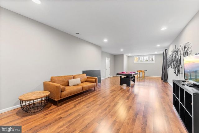 20433 SAVIN HILL DR, Ashburn, VA 20147