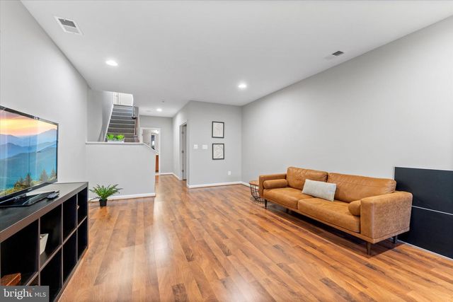 20433 SAVIN HILL DR, Ashburn, VA 20147