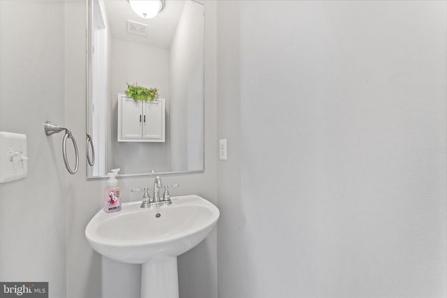 20433 SAVIN HILL DR, Ashburn, VA 20147