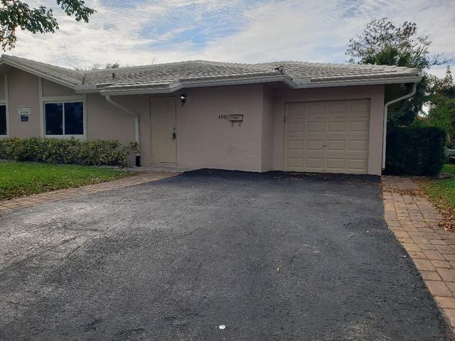 4392 Riverside Dr, Coral Springs, FL 33065