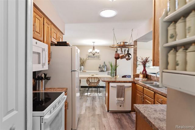 608 Autumn Drive, Flushing, MI 48433