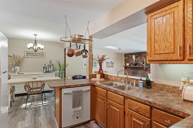 608 Autumn Drive, Flushing, MI 48433