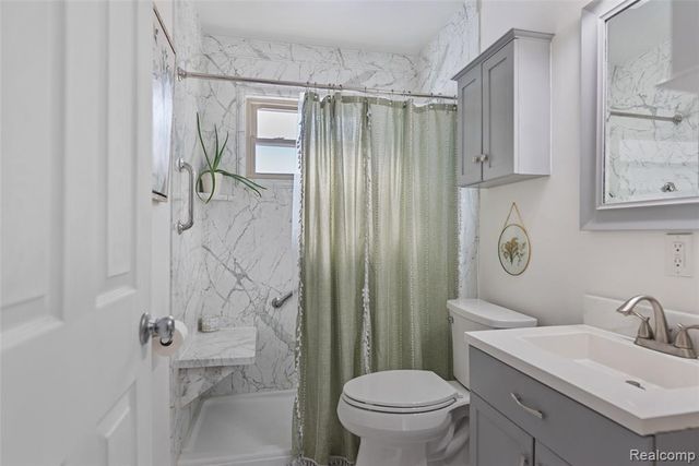 608 Autumn Drive, Flushing, MI 48433