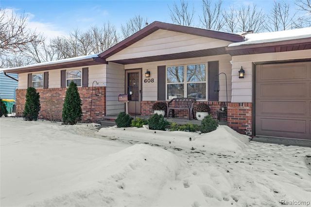 608 Autumn Drive, Flushing, MI 48433