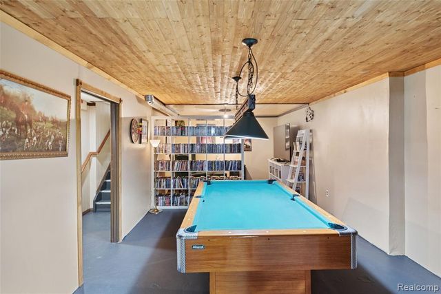 608 Autumn Drive, Flushing, MI 48433