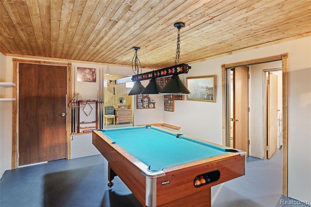 608 Autumn Drive, Flushing, MI 48433