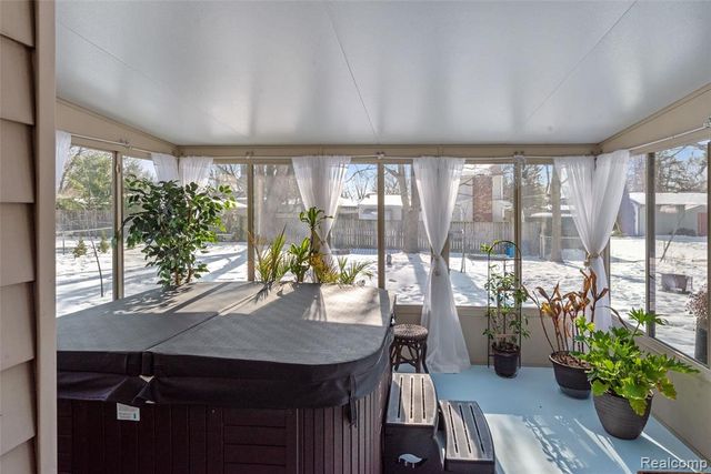 608 Autumn Drive, Flushing, MI 48433