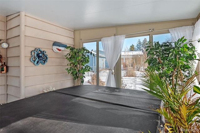 608 Autumn Drive, Flushing, MI 48433