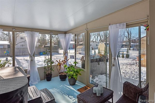 608 Autumn Drive, Flushing, MI 48433