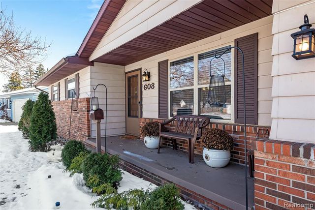 608 Autumn Drive, Flushing, MI 48433