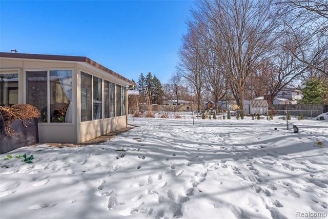 608 Autumn Drive, Flushing, MI 48433