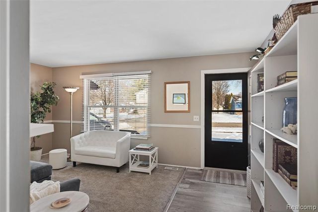 608 Autumn Drive, Flushing, MI 48433