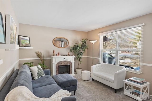 608 Autumn Drive, Flushing, MI 48433