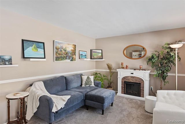 608 Autumn Drive, Flushing, MI 48433