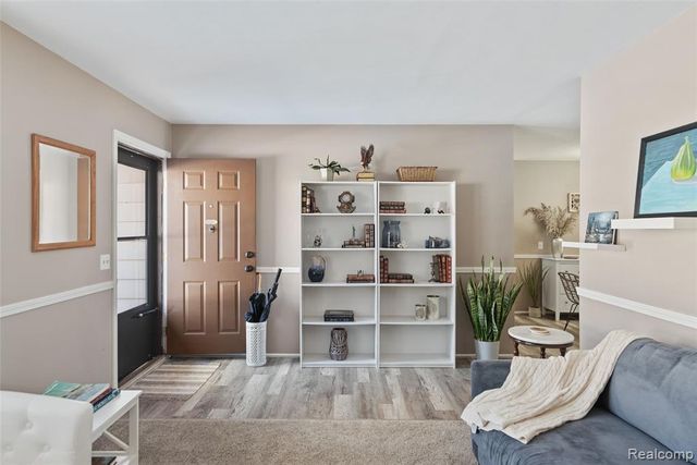 608 Autumn Drive, Flushing, MI 48433