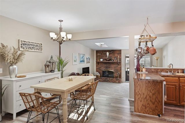 608 Autumn Drive, Flushing, MI 48433