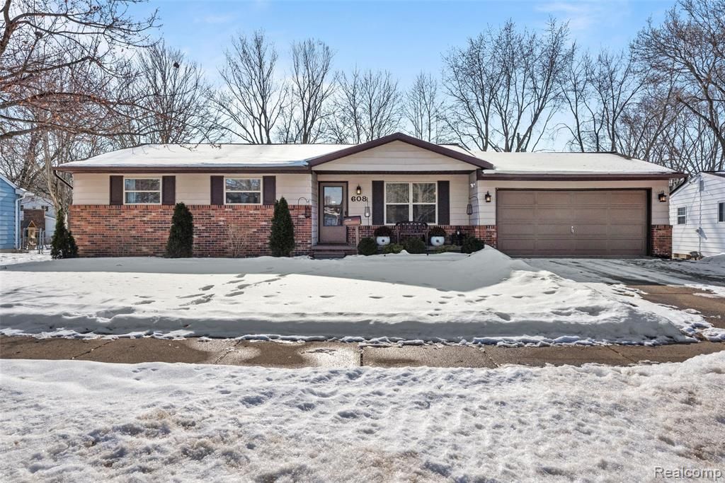 608 Autumn Drive, Flushing, MI 48433