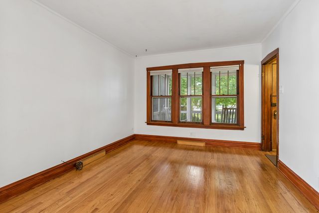 5228 N Ludlam Avenue, Chicago, IL 60630