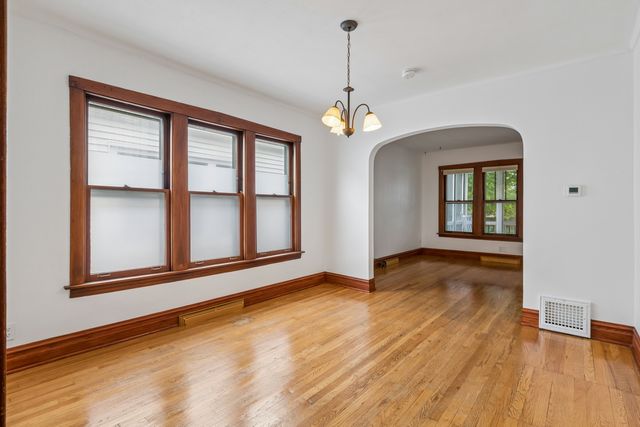 5228 N Ludlam Avenue, Chicago, IL 60630