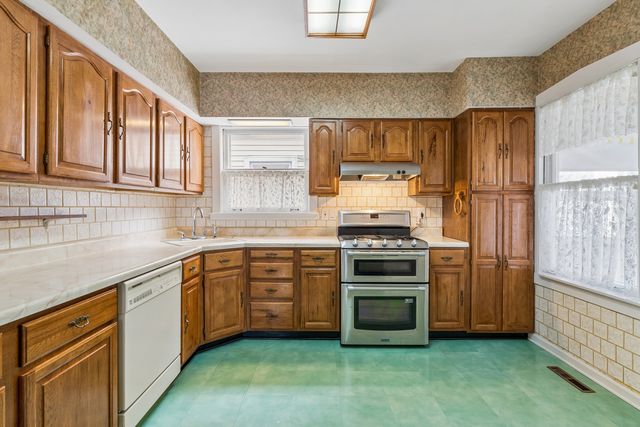 5228 N Ludlam Avenue, Chicago, IL 60630
